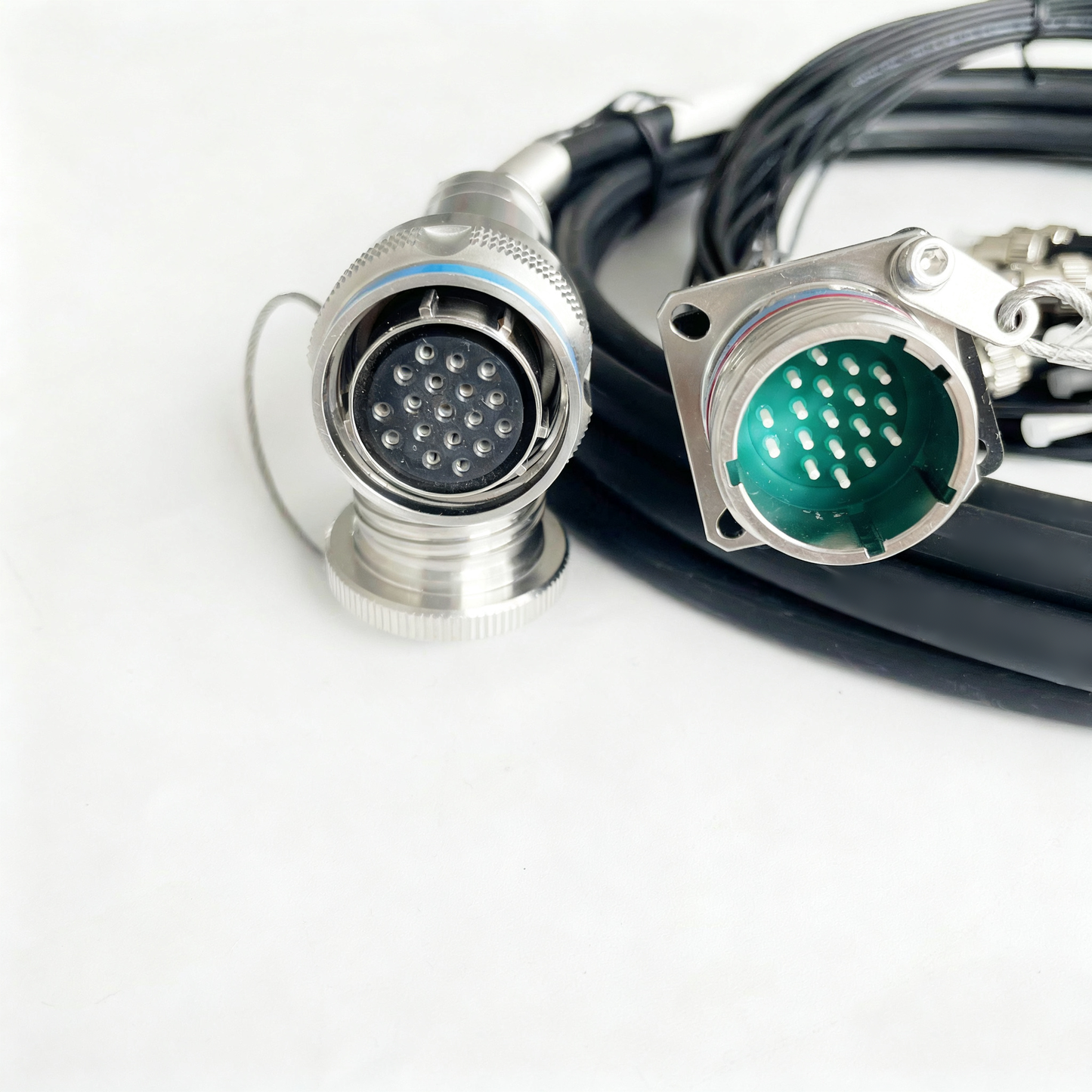 D38999 18Cores Single Mode Fiber Cable Plug and Socket J599/26KD18B1N -J599/26KD18B1N Fiber Optic Cable Assembly