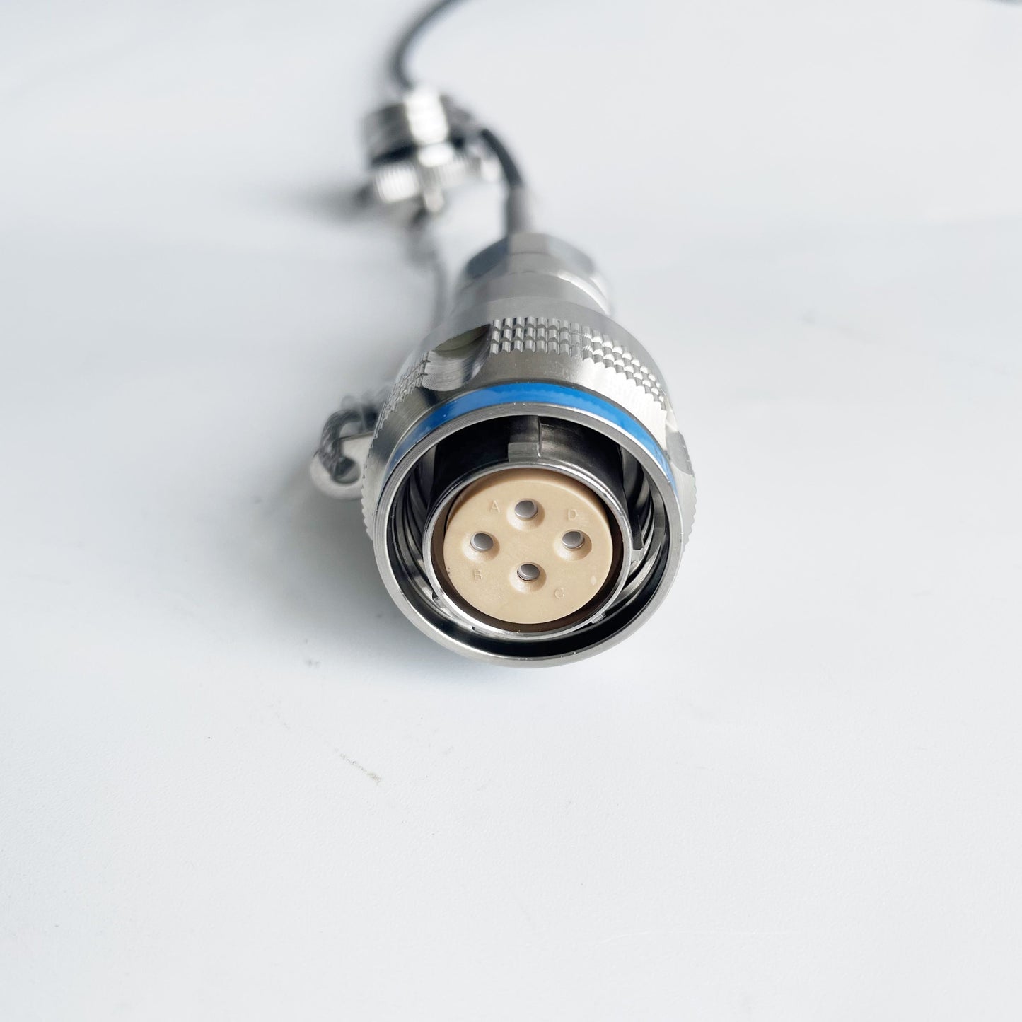 D38999/26KC04B1N GJB599 /20KC04A1N Series Standard Circular Underwater Connectors Plug Fiber Optic Cable Assembly